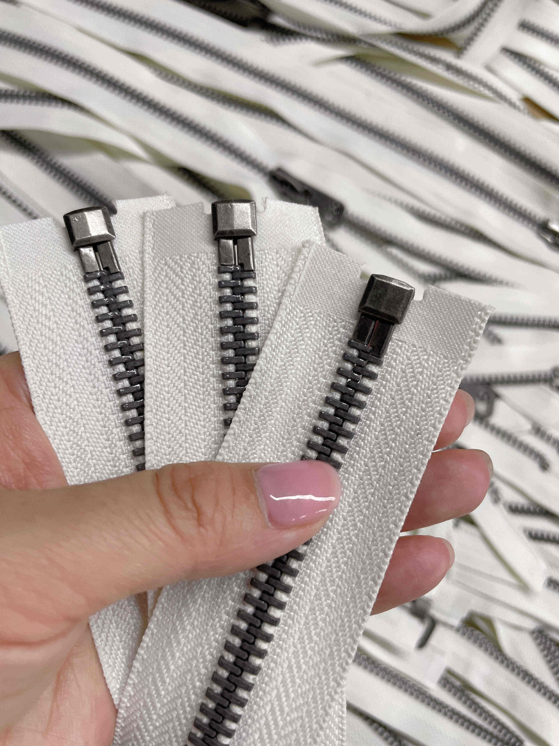 Metal Zipper Open End 18" - Image 3